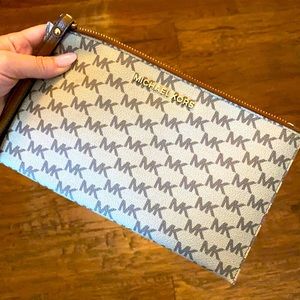 Beautiful classy Michael Kors wristlet